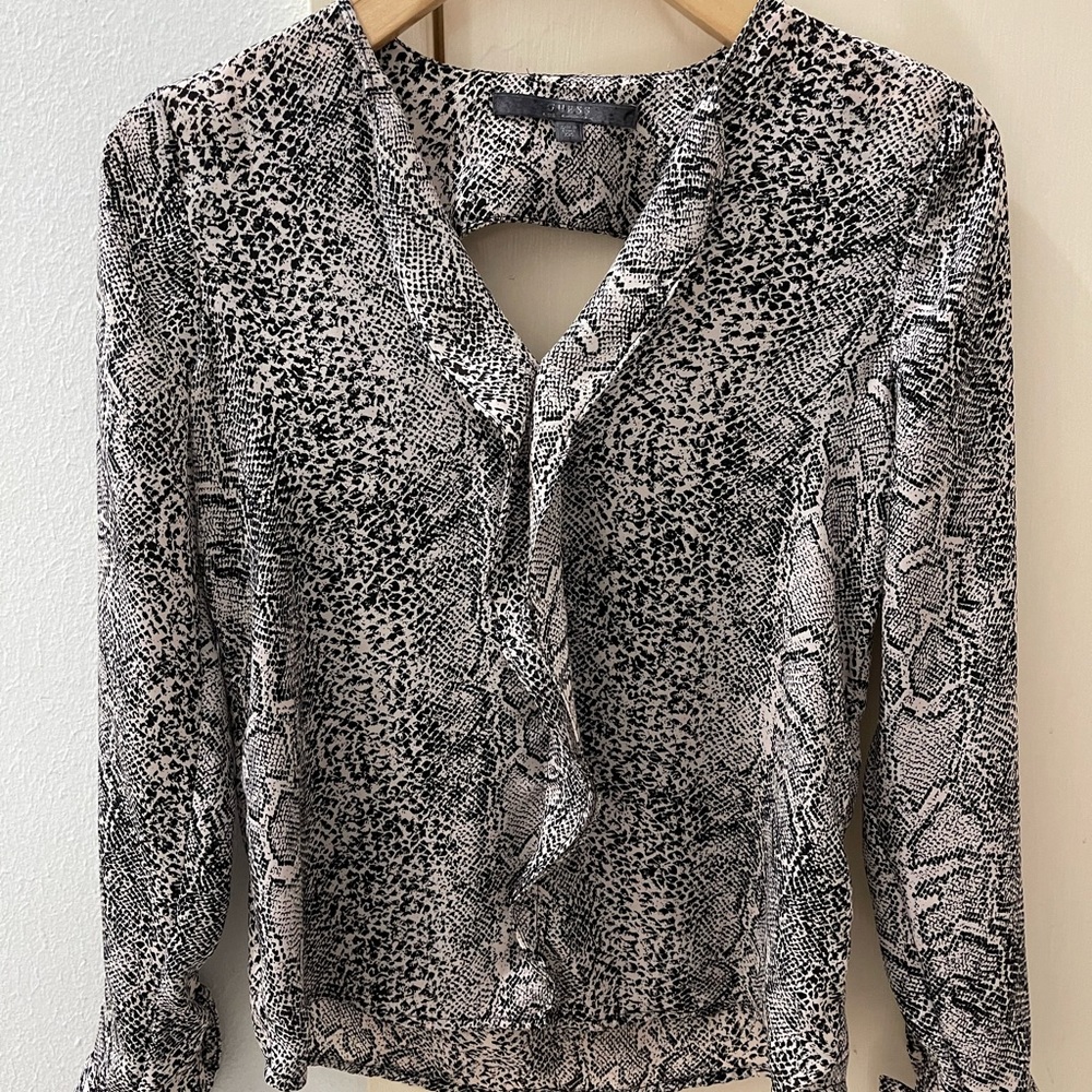 A bundle of two Guess blouse.Color blue and light brown. Worn twice almost new - Picture 3 of 4